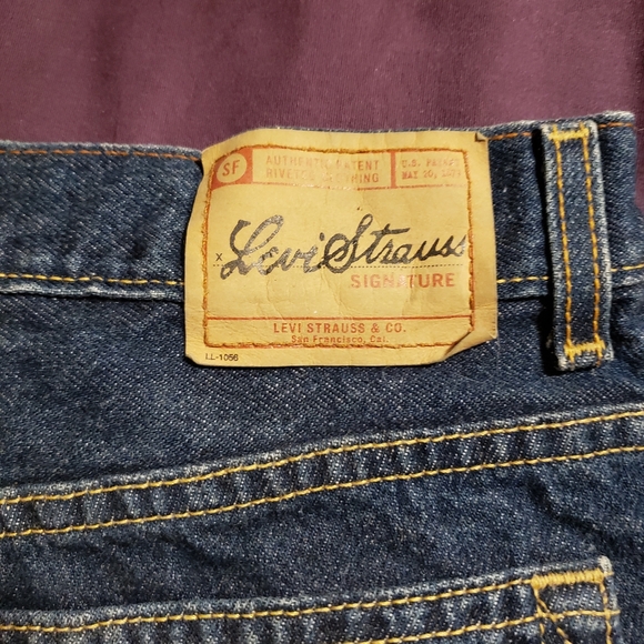 Woman's Levi's Jeans - Picture 5 of 5